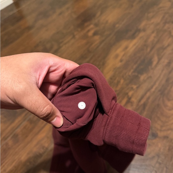 Lululemon women’s burgundy scuba joggers size 4 - Picture 4 of 5